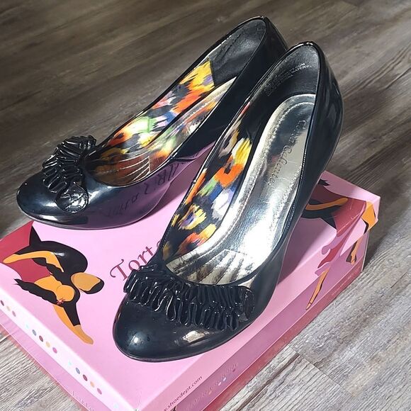 Torta Caliente black Emmy patent heels Sz 9 - Picture 1 of 7
